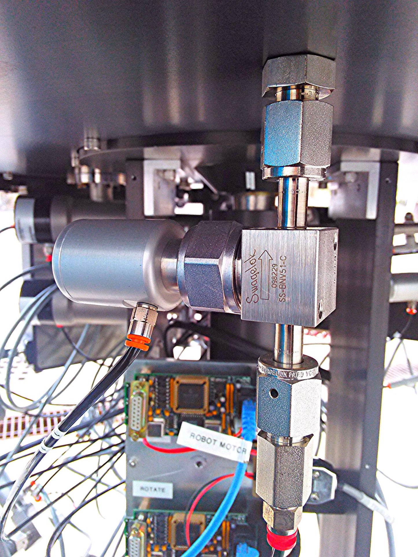 TRION ORACLE RIE PLASMA ETCHING PFEIFFER TPH521 PC BROOKS EXT NESLAB M75 MKS LPV