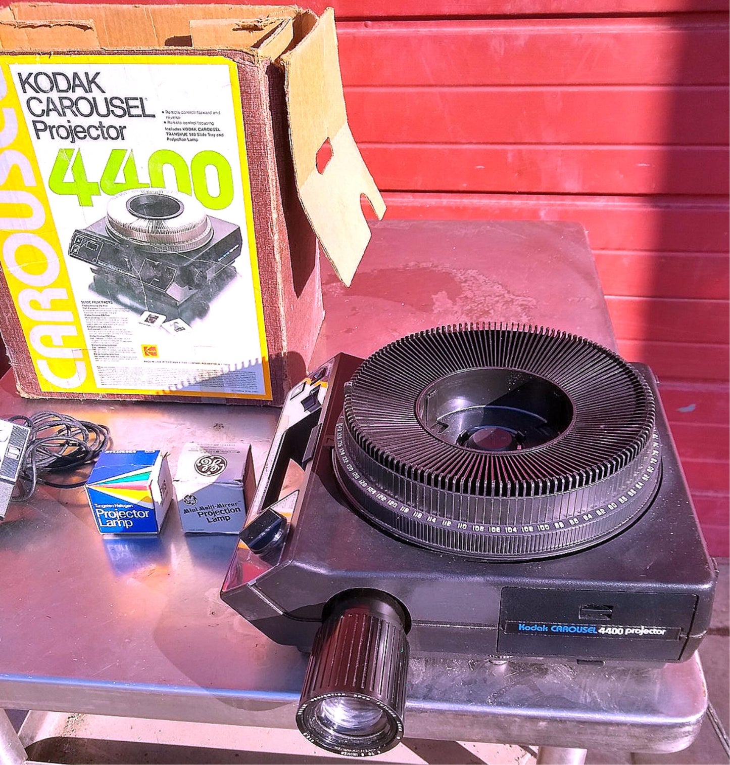 ORIGINAL KODAK 4400 CAROUSEL SLIDE PROJECTOR w/ TRAY BOX REMOTE CONTROL FREESHIP