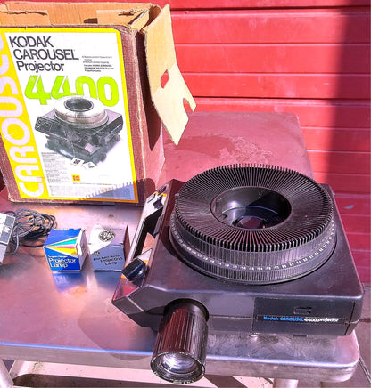 ORIGINAL KODAK 4400 CAROUSEL SLIDE PROJECTOR w/ TRAY BOX REMOTE CONTROL FREESHIP
