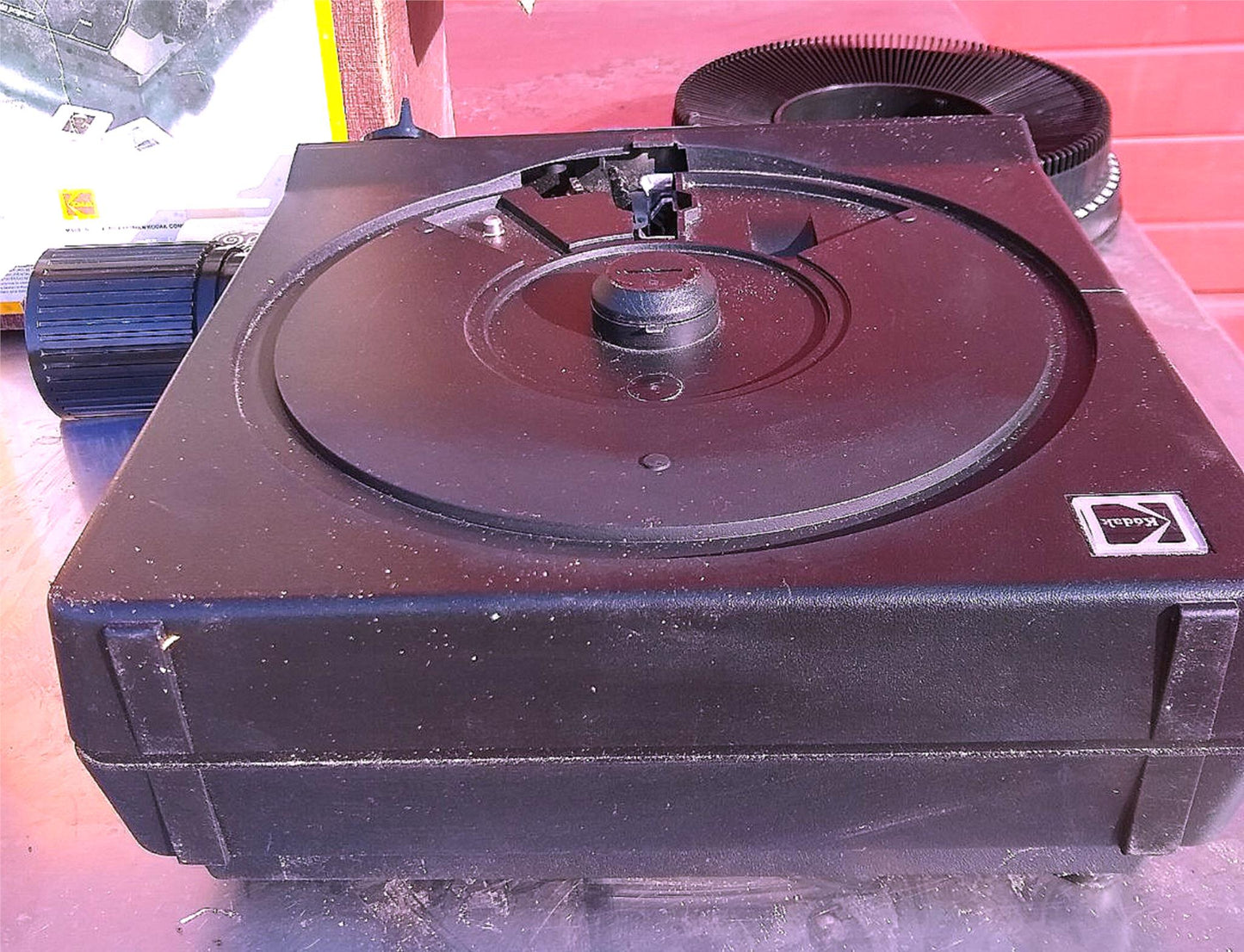 ORIGINAL KODAK 4400 CAROUSEL SLIDE PROJECTOR w/ TRAY BOX REMOTE CONTROL FREESHIP