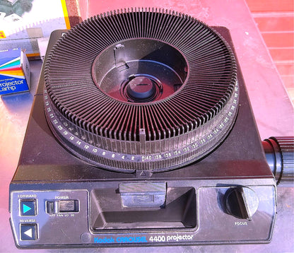ORIGINAL KODAK 4400 CAROUSEL SLIDE PROJECTOR w/ TRAY BOX REMOTE CONTROL FREESHIP