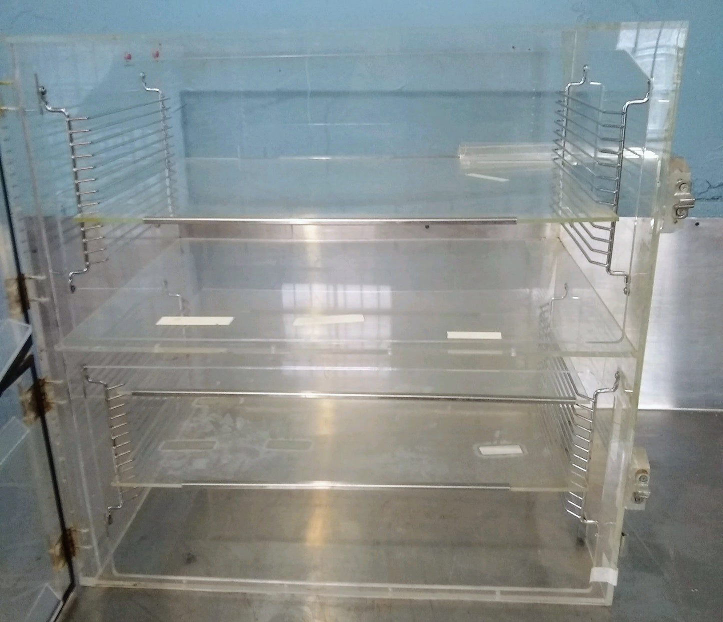19 d X 24.5 w X 19 h TERRA UNIVERSAL DISSECATOR CABINET DRY BOX Model FREE SHIP