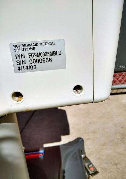 RUBBERMAID MEDICAL SOLUTIONS CART MODEL FG9M0905MBLU CART