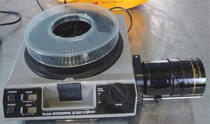 KODAK EKTAGRAPHIC III CAROUSEL SLIDE PROJECTOR TRAY REMOTE FREESHIP WATCH VIDEO