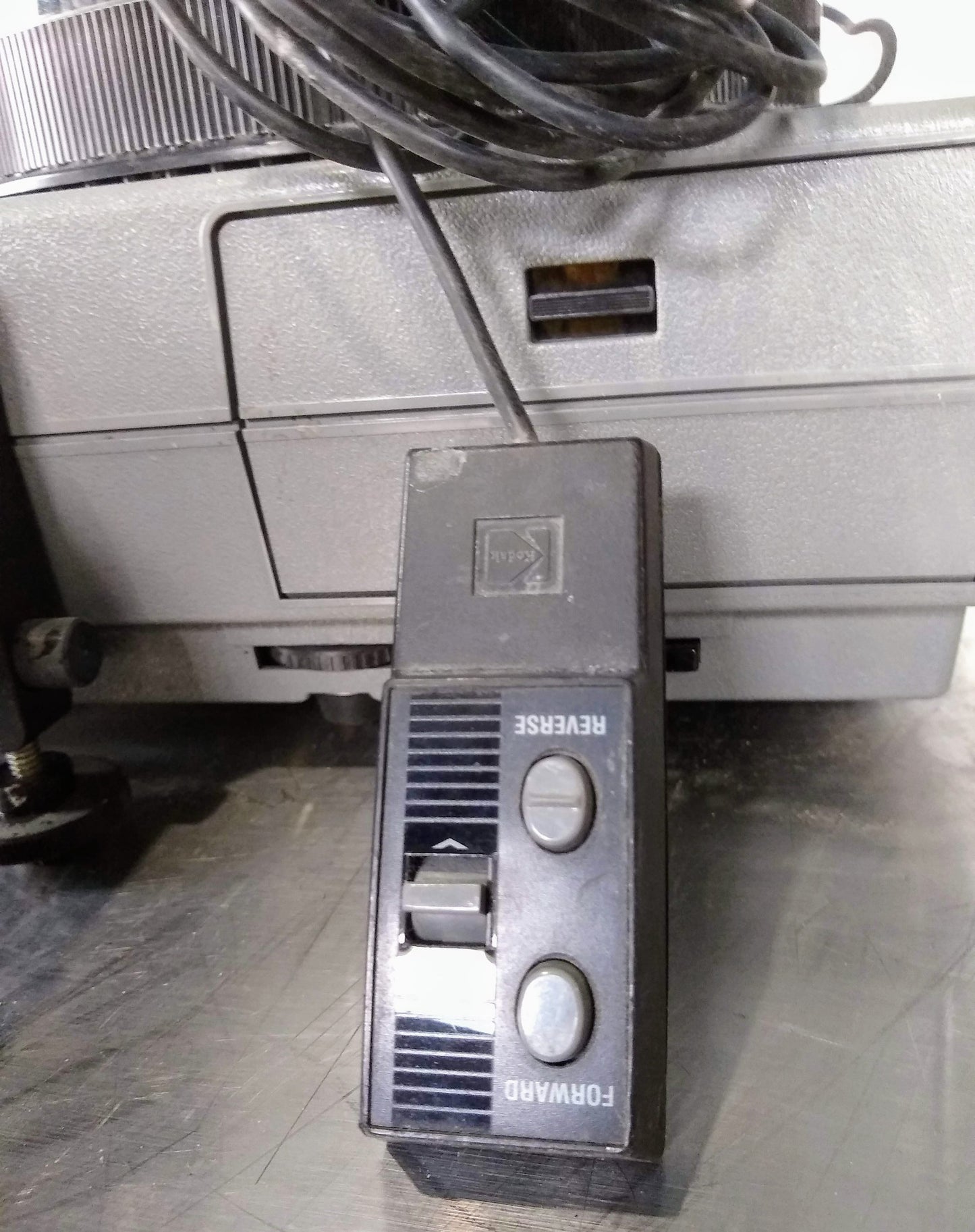 KODAK EKTAGRAPHIC III CAROUSEL SLIDE PROJECTOR TRAY REMOTE FREESHIP WATCH VIDEO