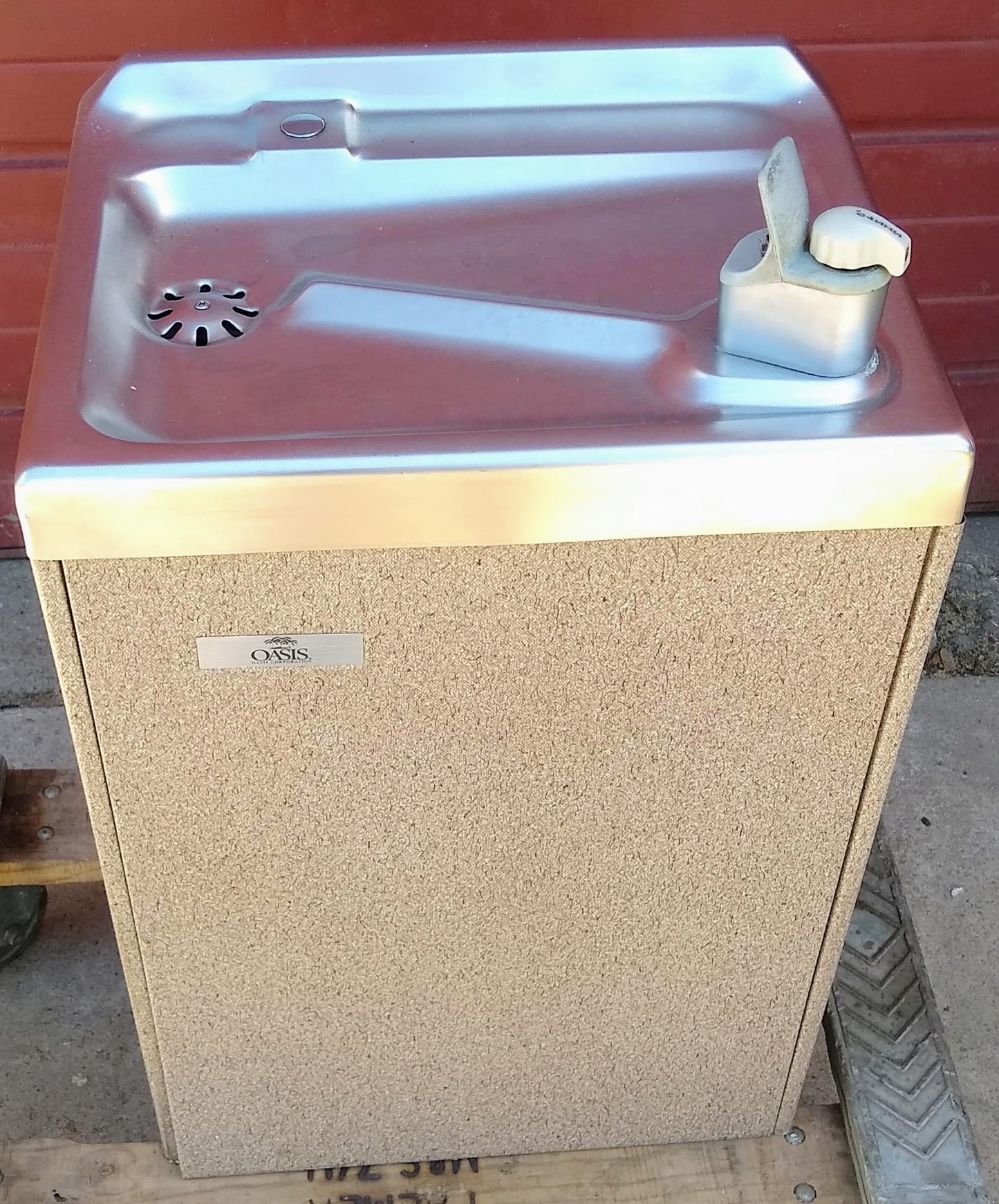 ON-A-WALL 8 Gph OASIS WATER COOLER PLF8M D100 WATER FOUNTAIN FREE SHIP