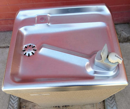 ON-A-WALL 8 Gph OASIS WATER COOLER PLF8M D100 WATER FOUNTAIN FREE SHIP