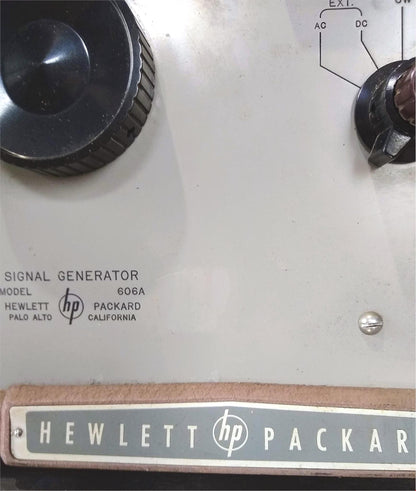 VINTAGE HEWLETT PACKARD SIGNAL GENERATOR MODEL 606A POWERS ON FREE SHIPPING