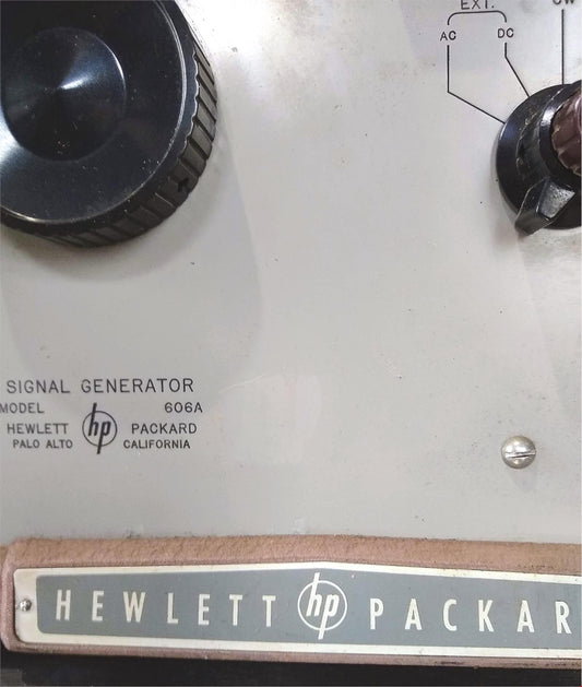 VINTAGE HEWLETT PACKARD SIGNAL GENERATOR MODEL 606A POWERS ON FREE SHIPPING