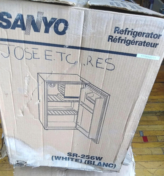 BRAND NEW SANYO SR-256W UNDERCOUNTER FRIDGE INSIDE ORIGINAL BOX FREE SHIPPING