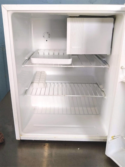 BRAND NEW SANYO SR-256W UNDERCOUNTER FRIDGE INSIDE ORIGINAL BOX FREE SHIPPING