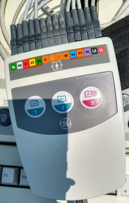 GE SERIES 2000 STRESS TEST EKG CAM 14 CASE MARQUETTE LEADWIRE TREADMILL FREESHIP