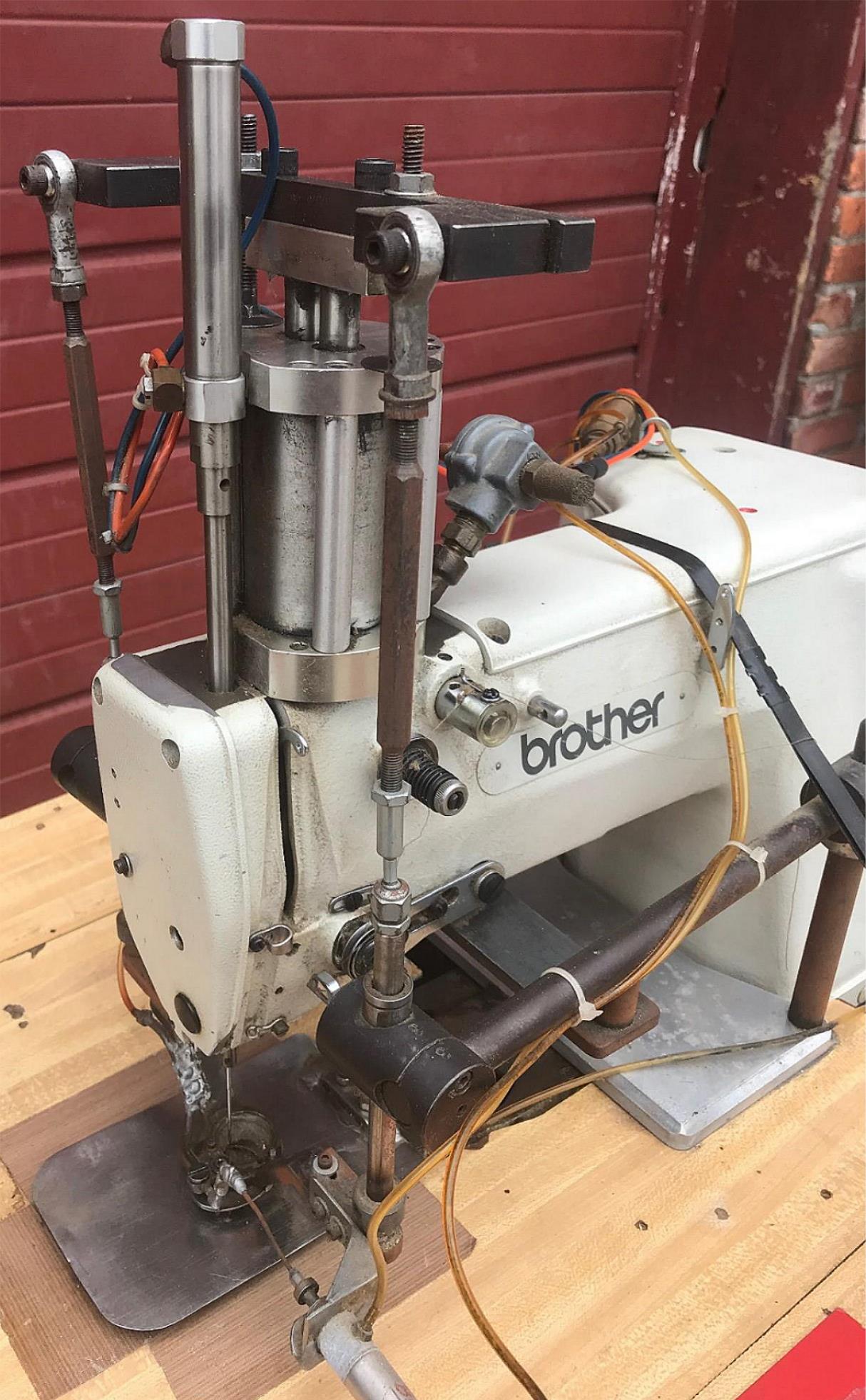 BROTHER LK3-B439 INDUSTRIAL SEWING MACHINE FOR PARTS FREESHIP