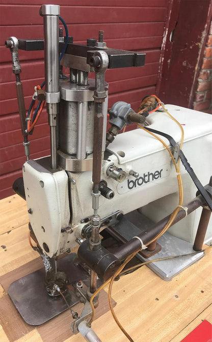 BROTHER LK3-B439 INDUSTRIAL SEWING MACHINE FOR PARTS FREESHIP