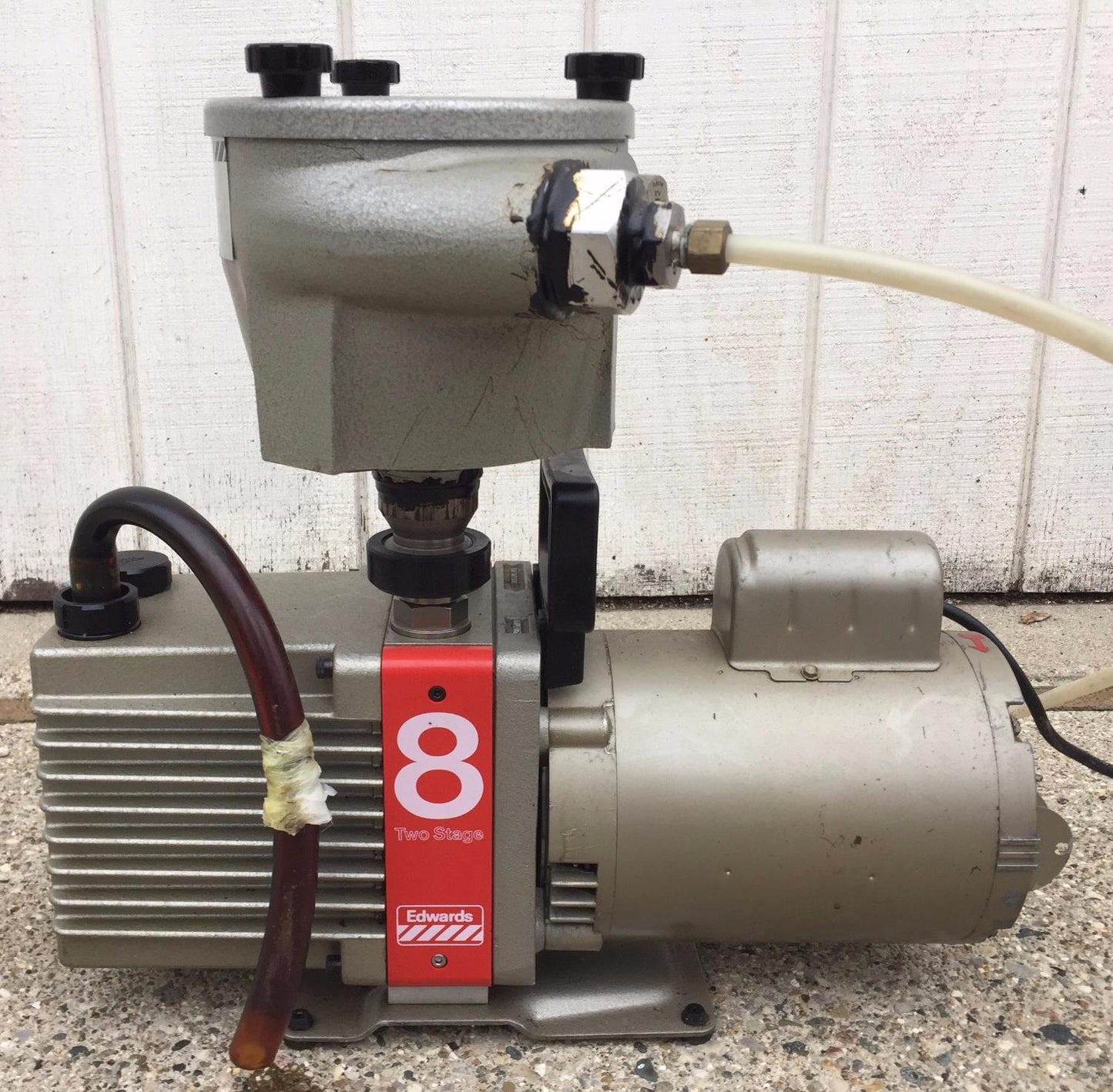 EDWARDS TWO STAGE E2M8 TRIVAC 8 VACUUM PUMP with ITC-20 INLET CATCHPOT FREE SHIP