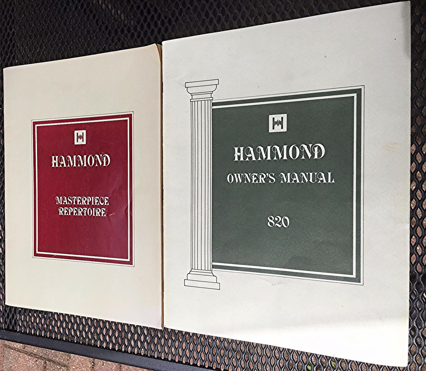 HAMMOND 820 ORGAN with ORIGINAL BENCH & MANUAL WATCH VIDEO OF THIS UNIT WORKING