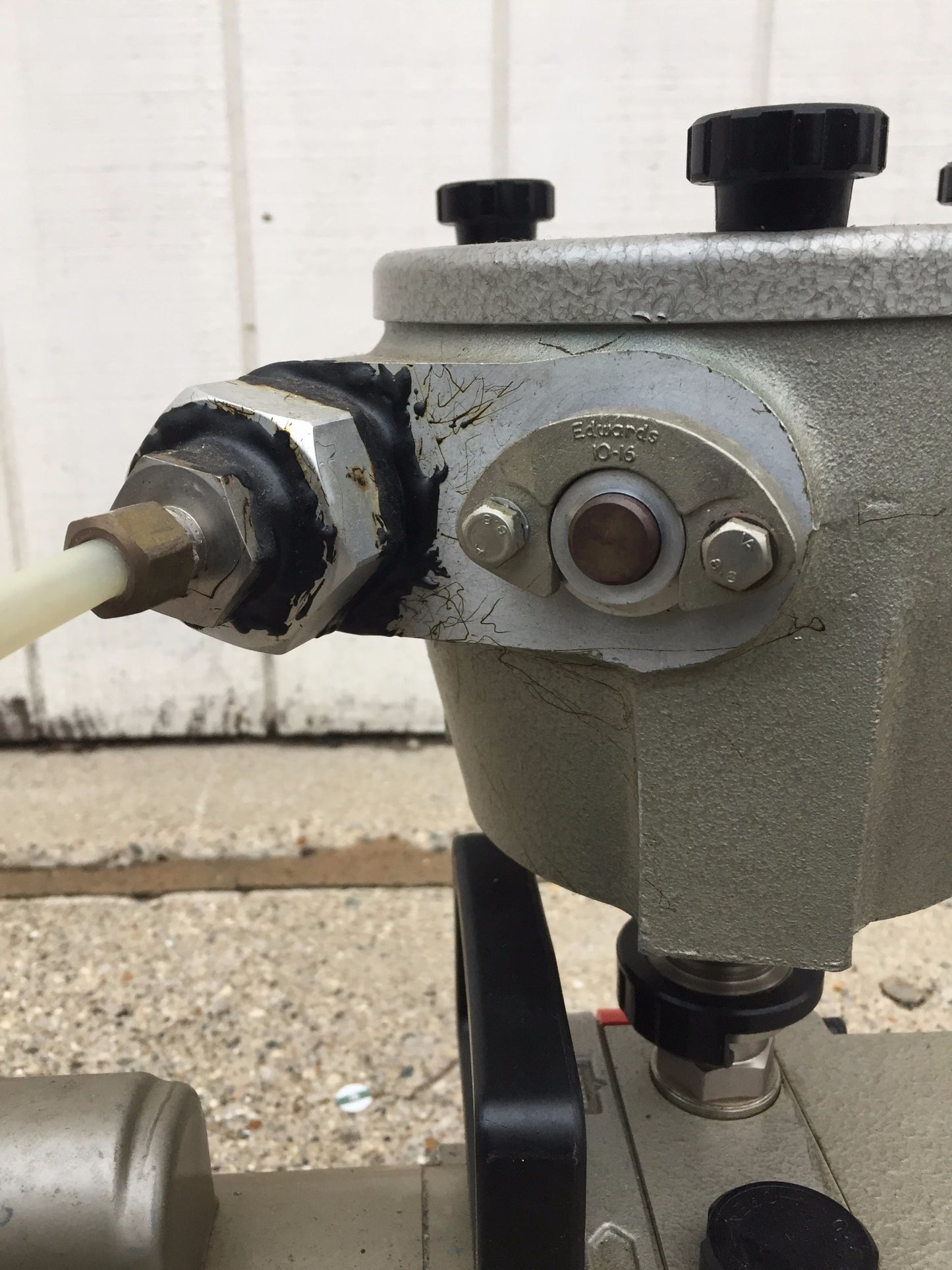 EDWARDS TWO STAGE E2M8 TRIVAC 8 VACUUM PUMP with ITC-20 INLET CATCHPOT FREE SHIP