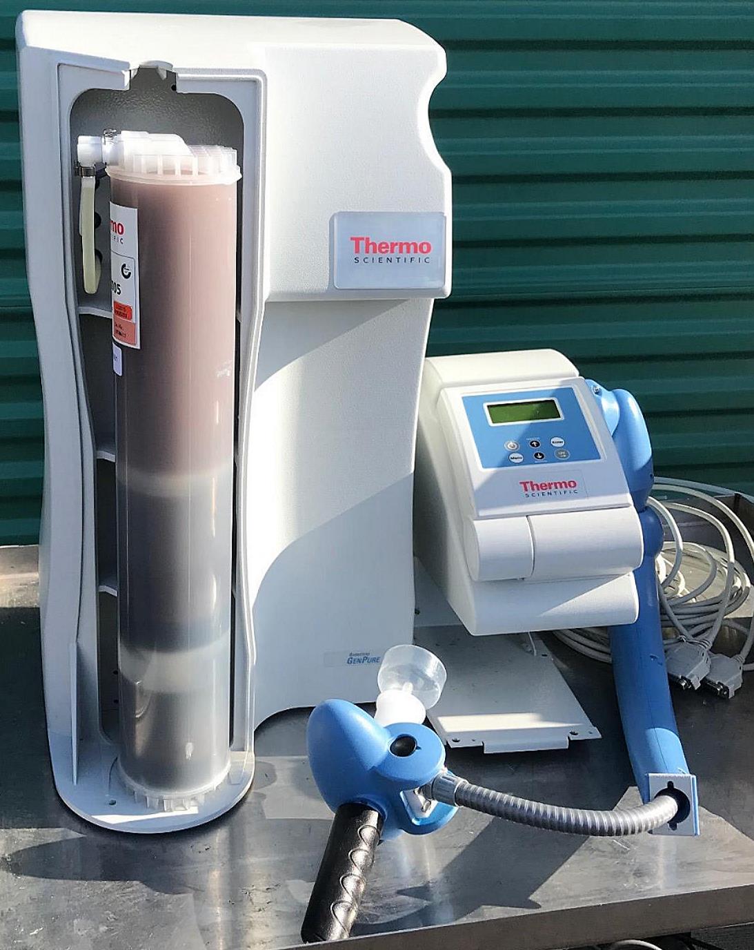 THERMO BARNSTEAD SMART2PURE GenPure xCAD LED UV-TOC/UF PLUS WATER PURIFICATION