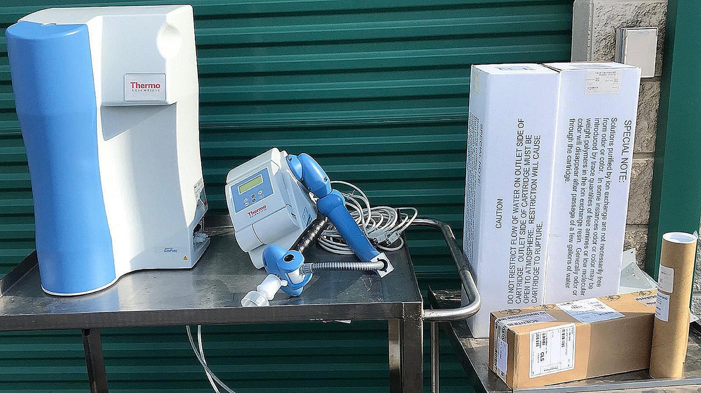 THERMO BARNSTEAD SMART2PURE GenPure xCAD LED UV-TOC/UF PLUS WATER PURIFICATION