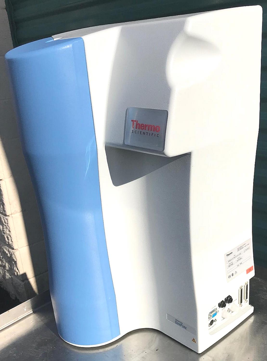 THERMO BARNSTEAD SMART2PURE GenPure xCAD LED UV-TOC/UF PLUS WATER PURIFICATION