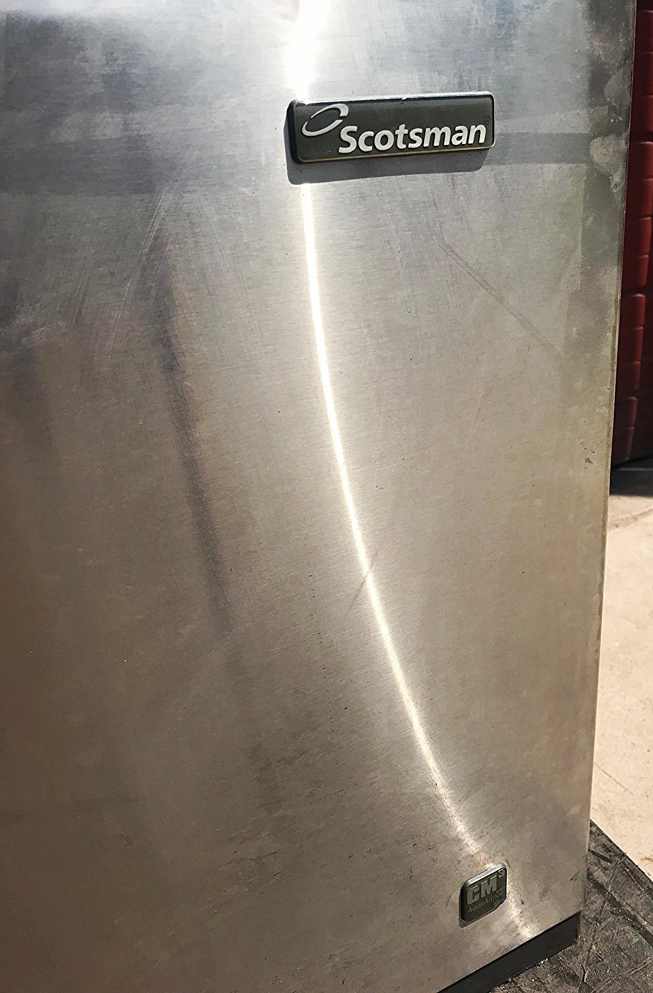 SCOTSMAN CME3 AIR COOLED CUBER ICE MACHINE -FOR PARTS BUT POWERS ON- WATCH VIDEO