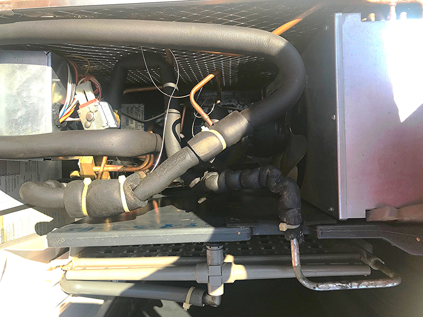 SCOTSMAN CME3 AIR COOLED CUBER ICE MACHINE -FOR PARTS BUT POWERS ON- WATCH VIDEO