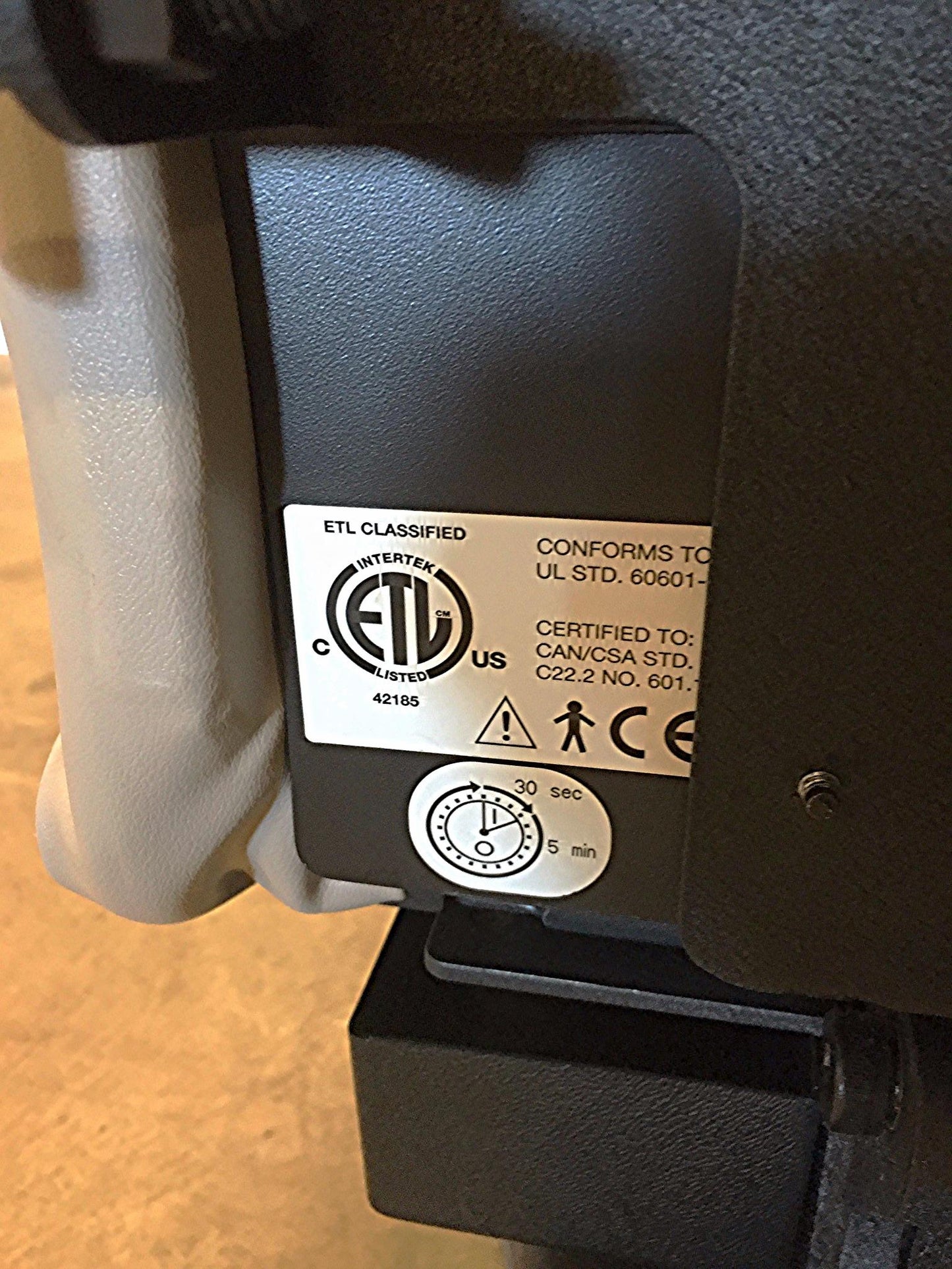 MIDMARK 630 - 004 WORKS PERFECTLY BARRIER FREE UNIVERSAL POWER PROCEDURE TABLE