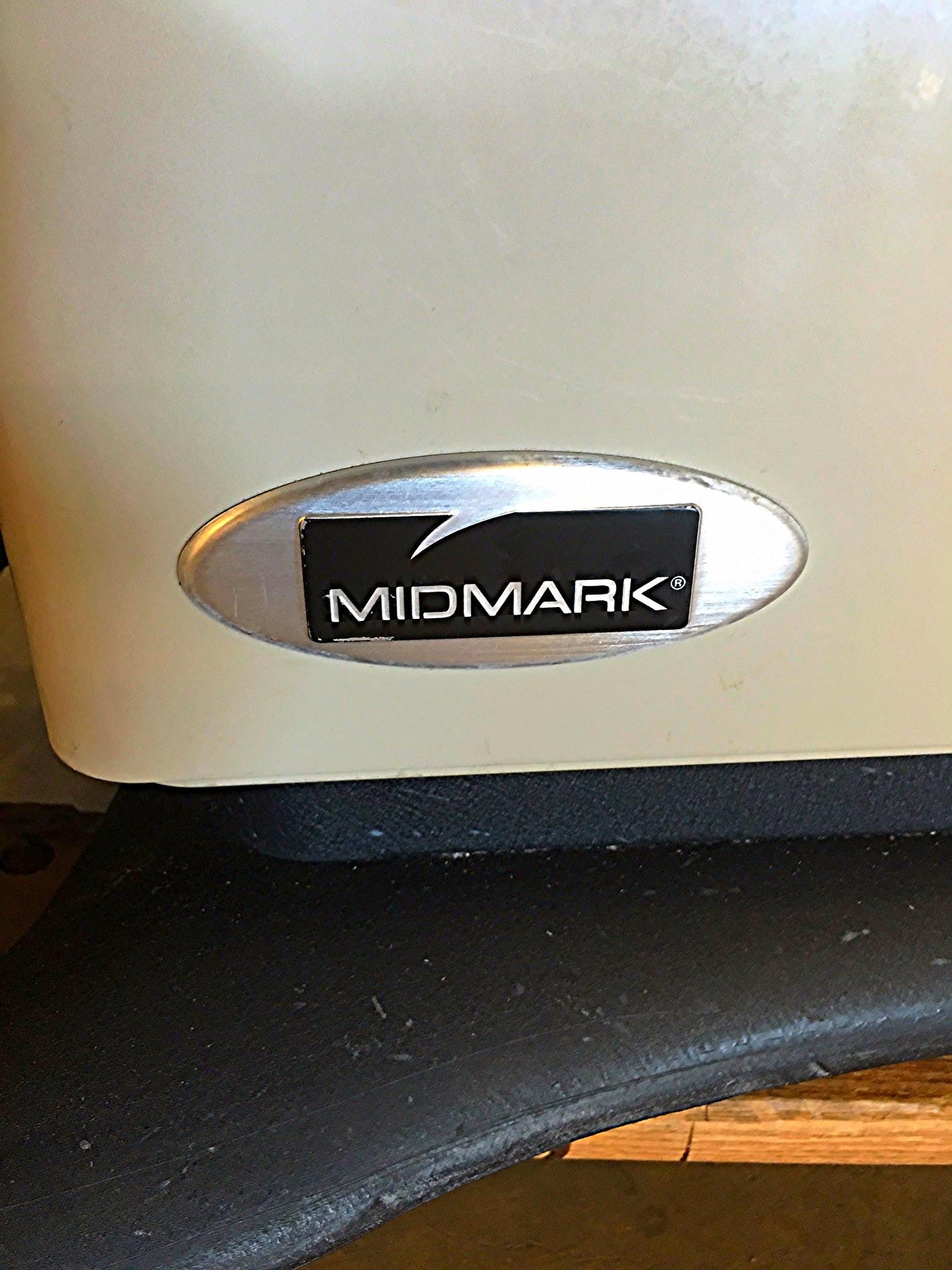 MIDMARK 630 - 004 WORKS PERFECTLY BARRIER FREE UNIVERSAL POWER PROCEDURE TABLE