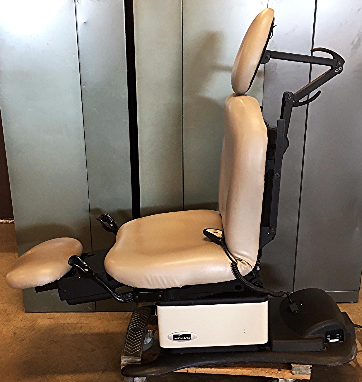 MIDMARK 630 - 004 WORKS PERFECTLY BARRIER FREE UNIVERSAL POWER PROCEDURE TABLE