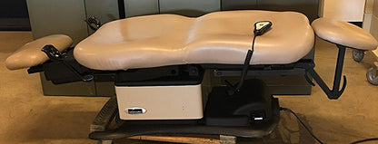 MIDMARK 630 - 004 WORKS PERFECTLY BARRIER FREE UNIVERSAL POWER PROCEDURE TABLE