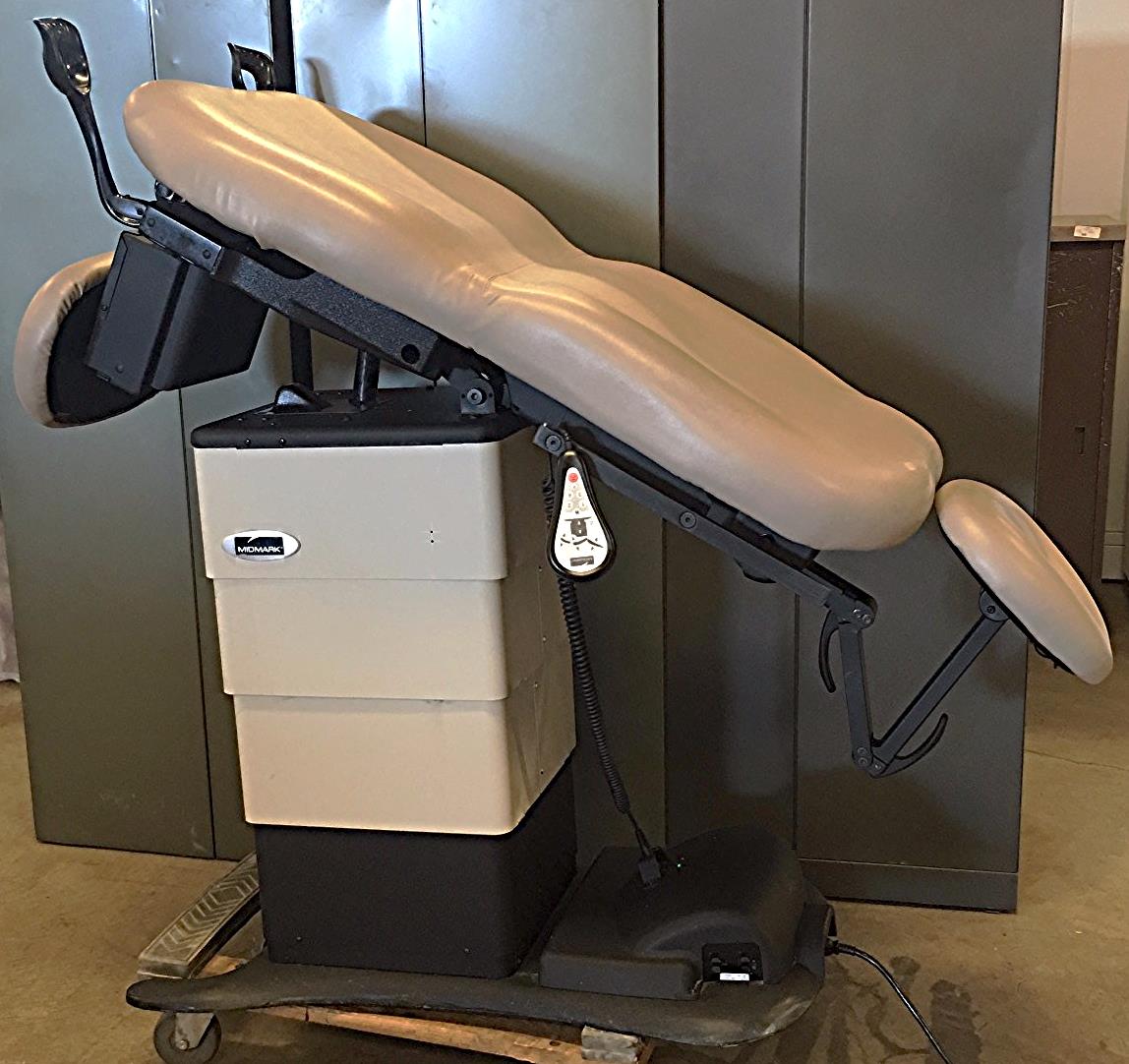 MIDMARK 630 - 004 WORKS PERFECTLY BARRIER FREE UNIVERSAL POWER PROCEDURE TABLE