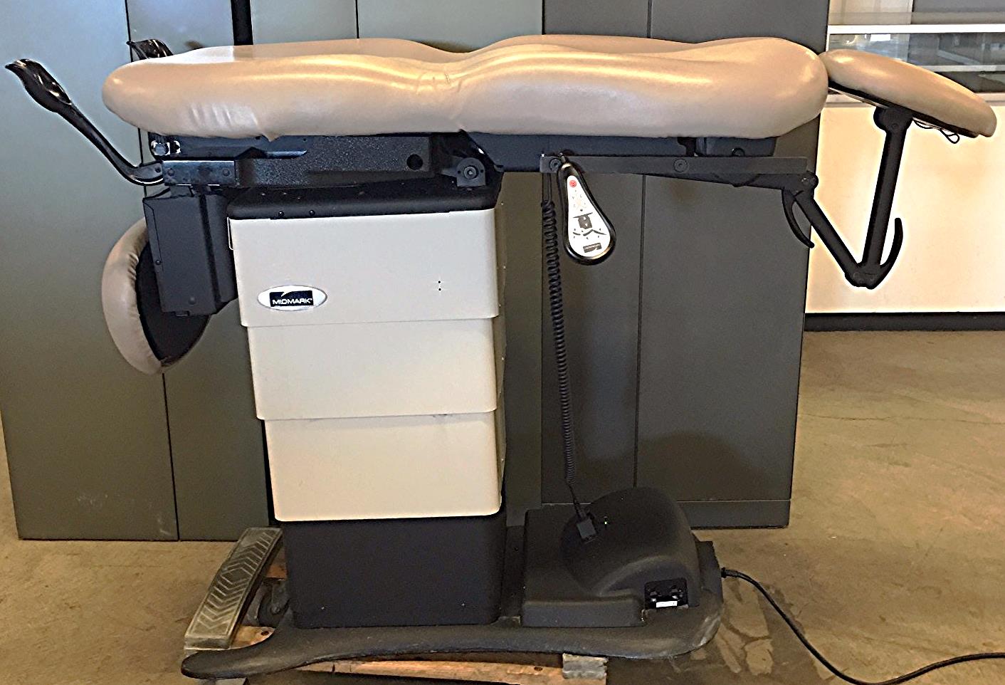 MIDMARK 630 - 004 WORKS PERFECTLY BARRIER FREE UNIVERSAL POWER PROCEDURE TABLE