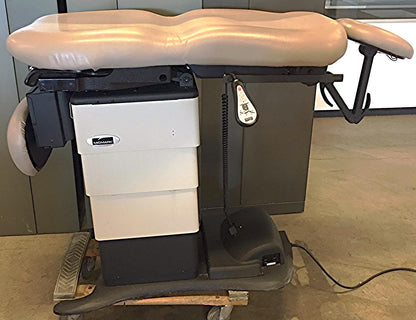 MIDMARK 630 - 004 WORKS PERFECTLY BARRIER FREE UNIVERSAL POWER PROCEDURE TABLE