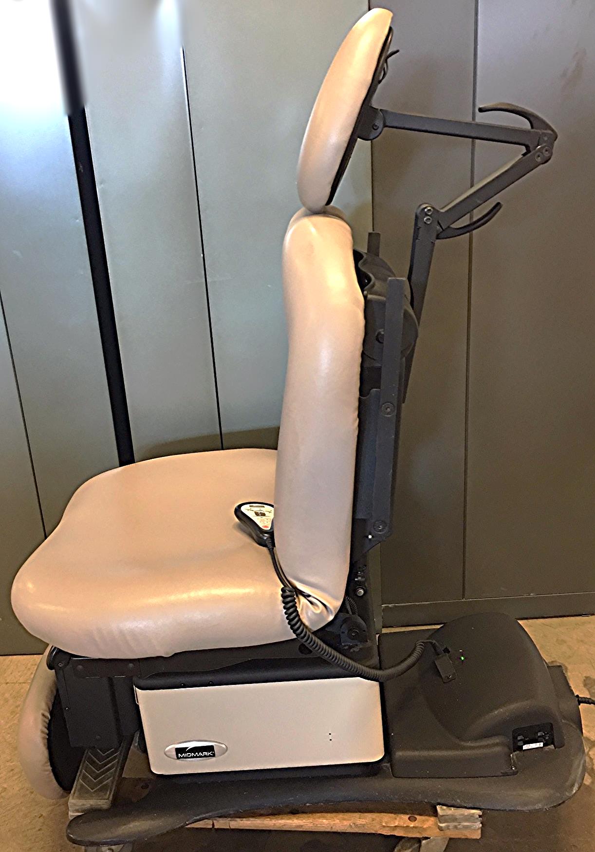 MIDMARK 630 - 004 WORKS PERFECTLY BARRIER FREE UNIVERSAL POWER PROCEDURE TABLE