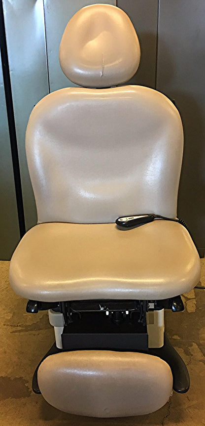 MIDMARK 630 - 004 WORKS PERFECTLY BARRIER FREE UNIVERSAL POWER PROCEDURE TABLE