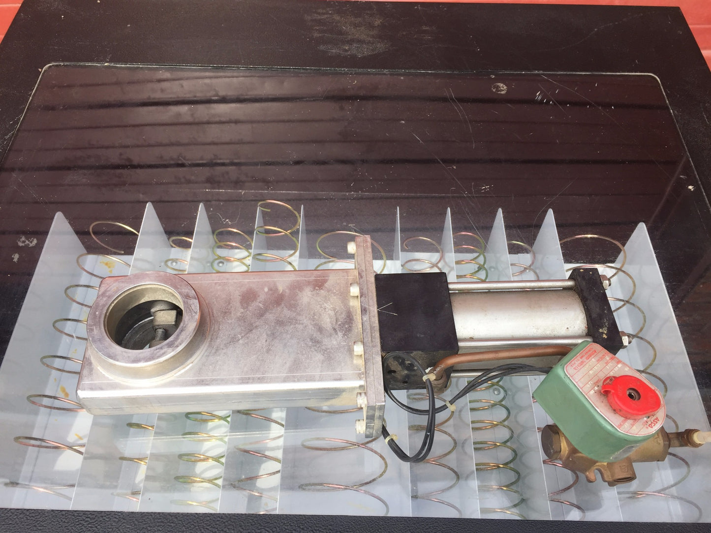 CRYO TORR VAC VACUUM PUMP Model number SA322  FREE SHIPPING