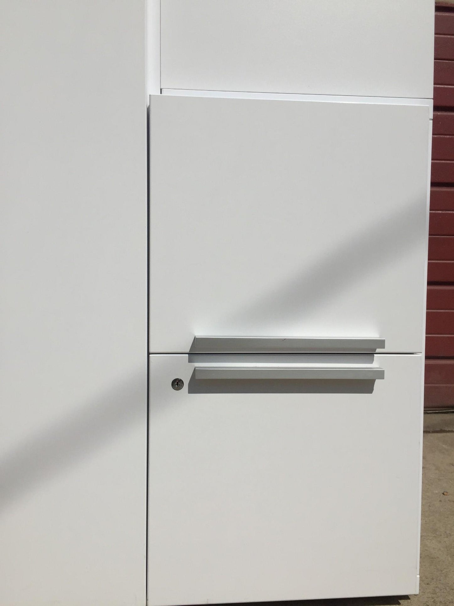 LOT OF KNOLL OFFICE FURNITURE WHITE LAMINATE  DESK LOCKER TOWER FILE CABINET