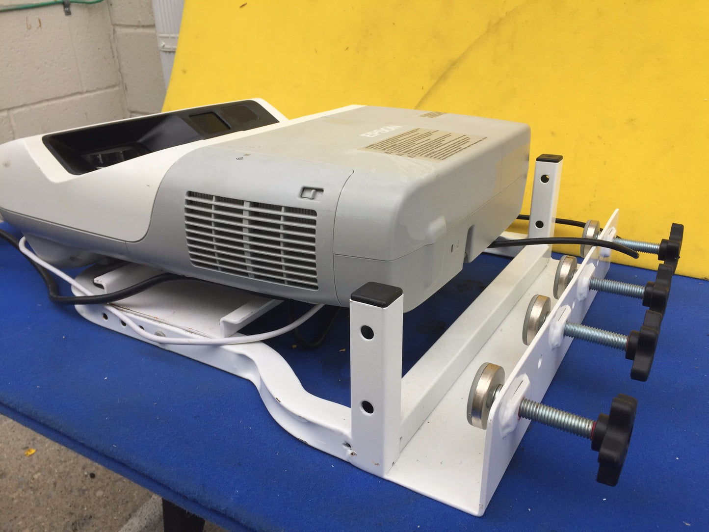 EPSON BRIGHTLINK 455WI Interactive LCD Projector 2500 lumens w COPERNICUS MOUNT