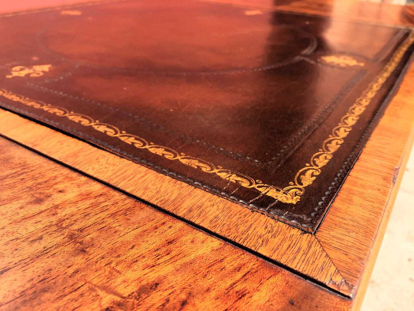 VINTAGE 40s HAND MADE TABLE LEATHER INSERT CARVED OAK CARVING DESIGN  FREESHIP