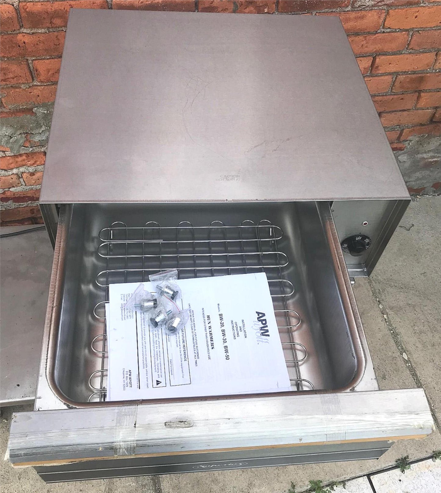 BRAND NEW APW WYOTT BW-31 BUNN WARMER & MANUAL FREE CONTINENTAL USA SHIPPING