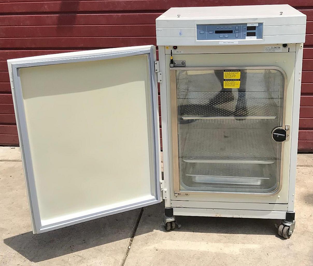 FORMA 3110 CO2 JACKETED INCUBATOR EXCELLENT CONDITION 90 DAY WARRANTY FREE SHIP