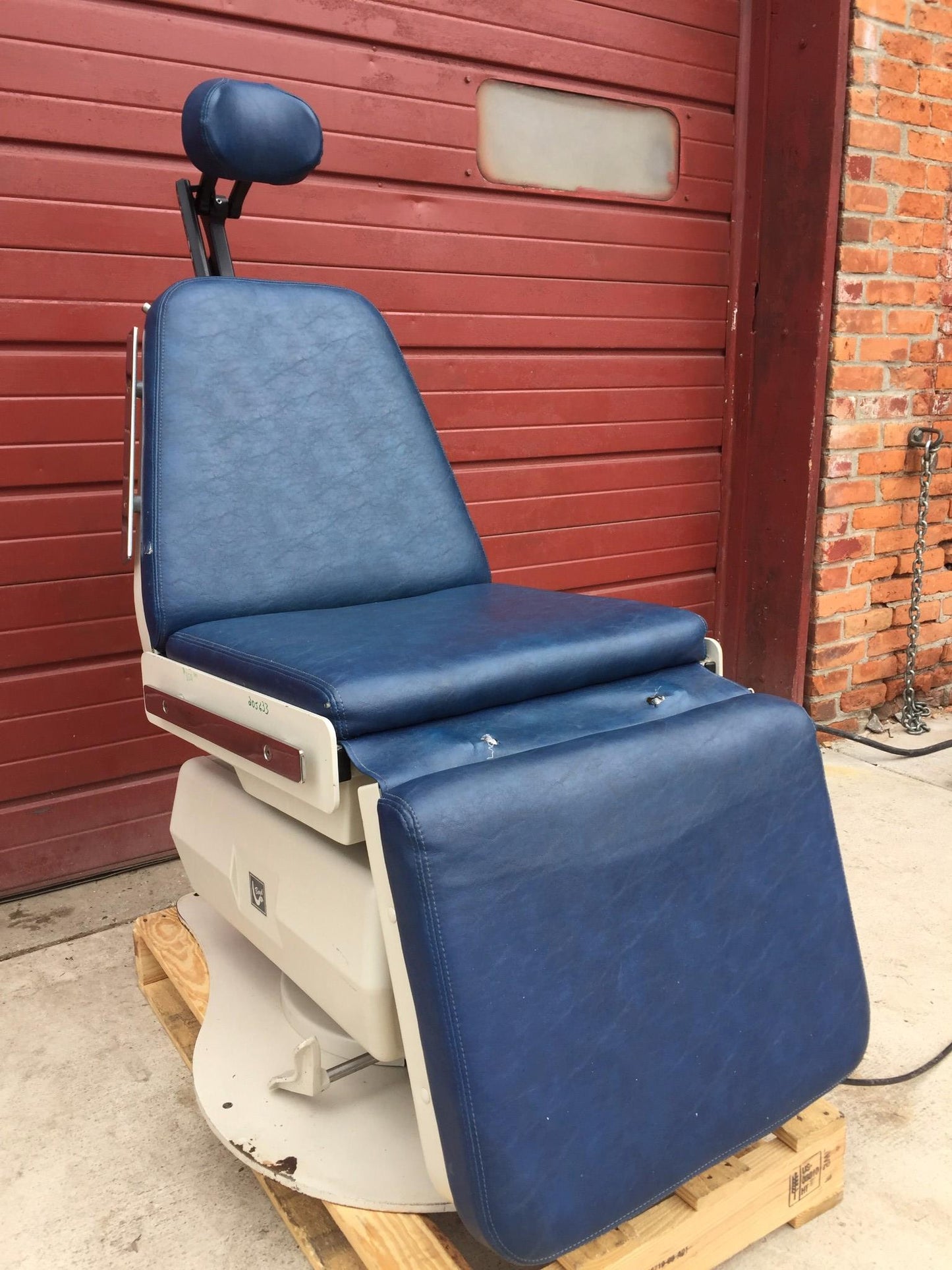 BOYD S-261 DENTAL EXAM HILO POWER CHAIR PERFECT PLUS FOOT HAND REMOTE WATCHVIDEO