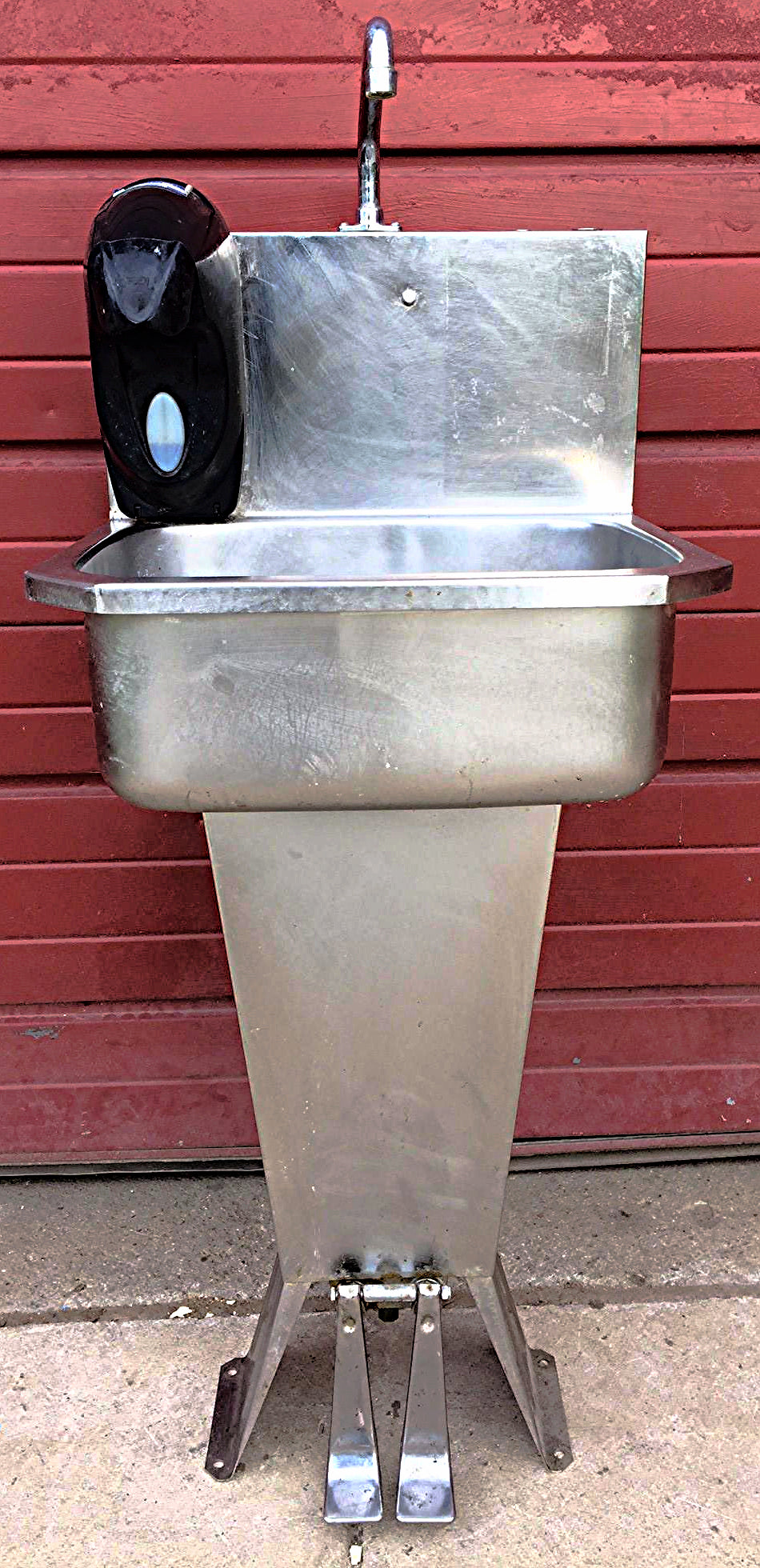 COLUMBIA 501 HANDS FREE HOT COLD FOOT OPERATED KITCHEN RESTAURANT SINK FREE SHIP