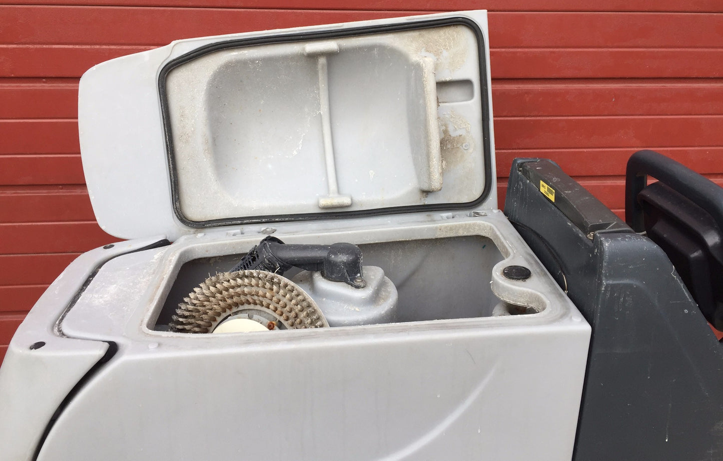 NILFISK ADVANCE ADFINITY 24D ECOFLEX WALK BEHIND FLOOR SCRUBER WATCHVIDEOFREESHI