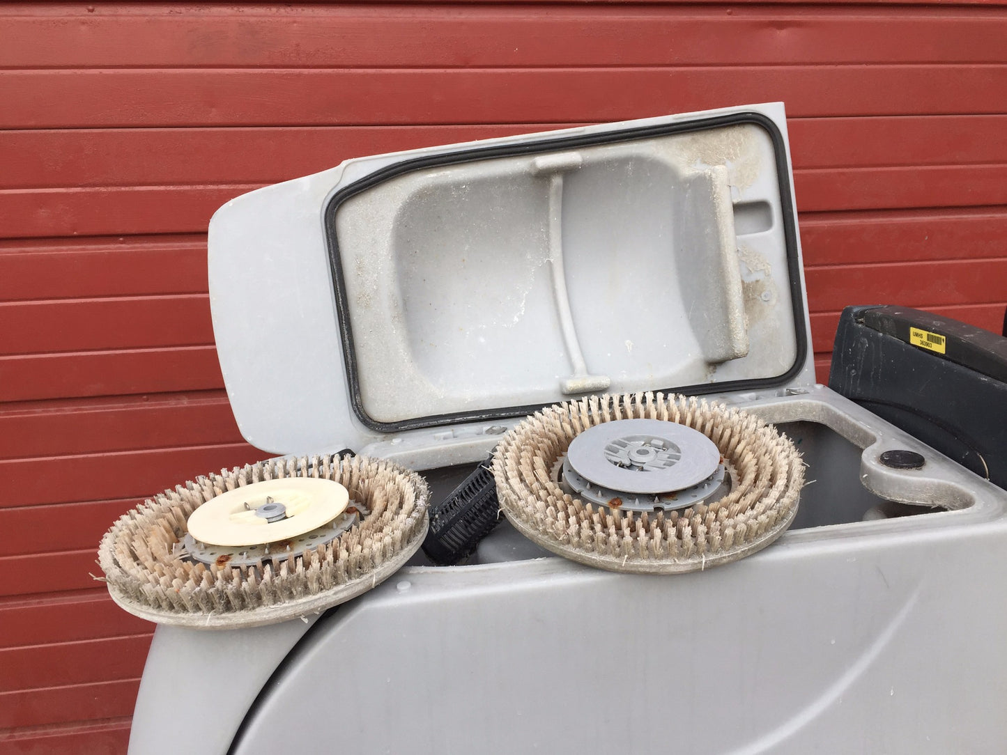 NILFISK ADVANCE ADFINITY 24D ECOFLEX WALK BEHIND FLOOR SCRUBER WATCHVIDEOFREESHI