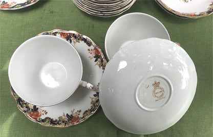 MAJESTIC MADDOCK & SONS 91 PIECE MULTICOLORED GOLDTRIM ENGLISH CHINA SET PERFECT