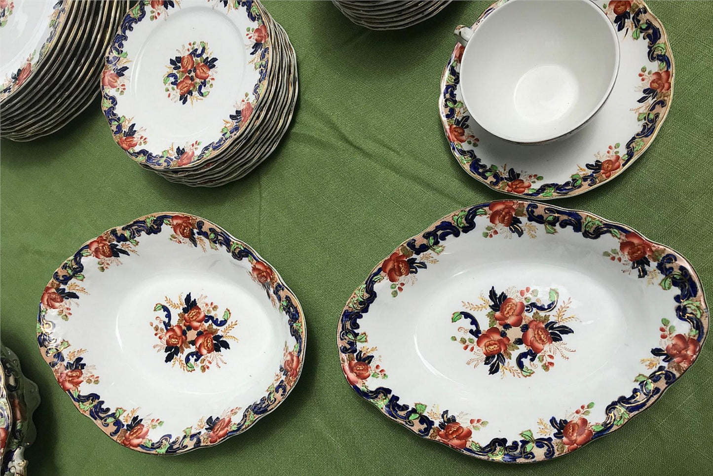 MAJESTIC MADDOCK & SONS 91 PIECE MULTICOLORED GOLDTRIM ENGLISH CHINA SET PERFECT