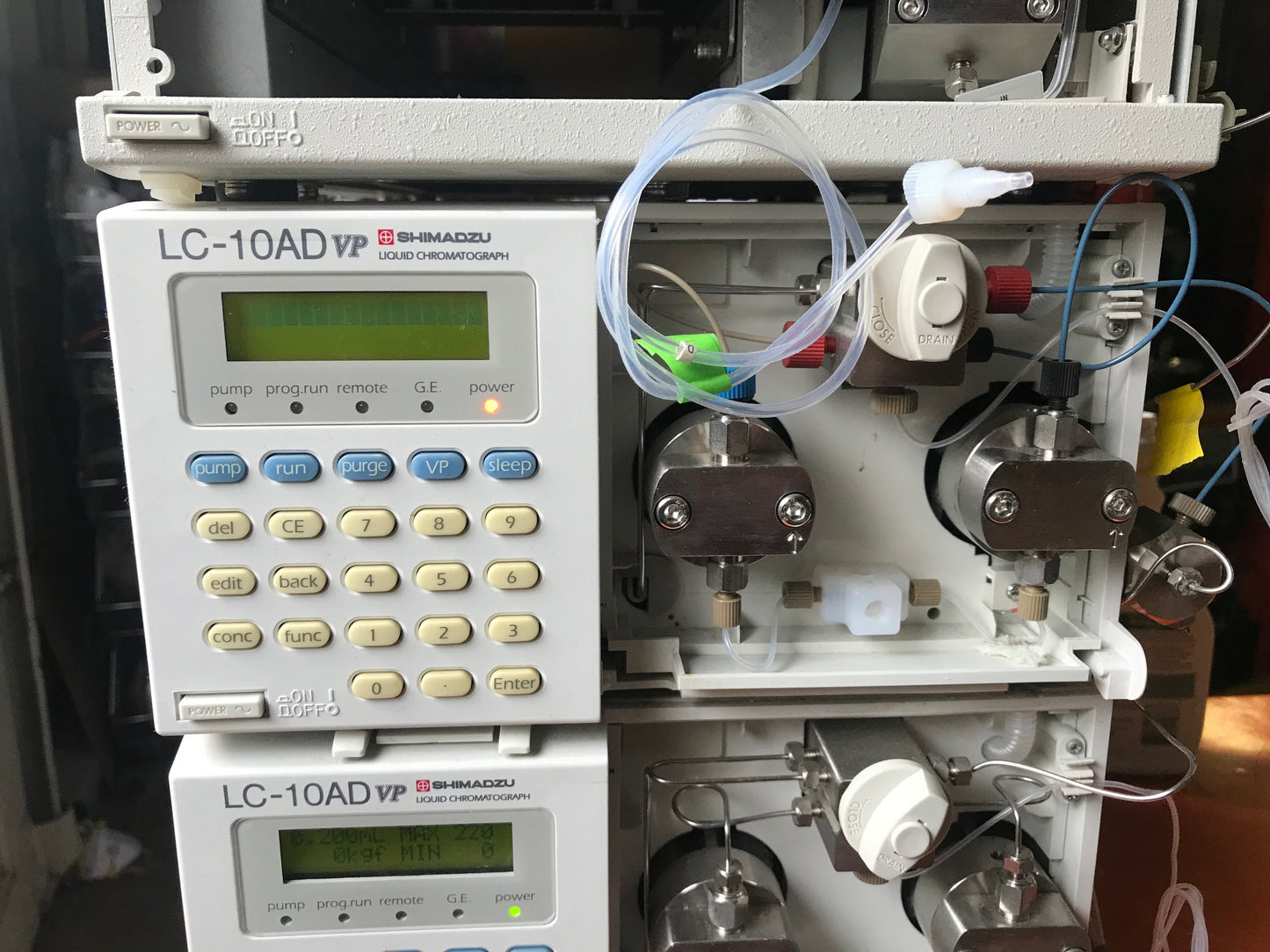 SHIMATZU DGU-14A SIL-10AD vp LC-10AD VP  LAB HPLC GAS CHROMATOGRAPH WATCH VIDEO