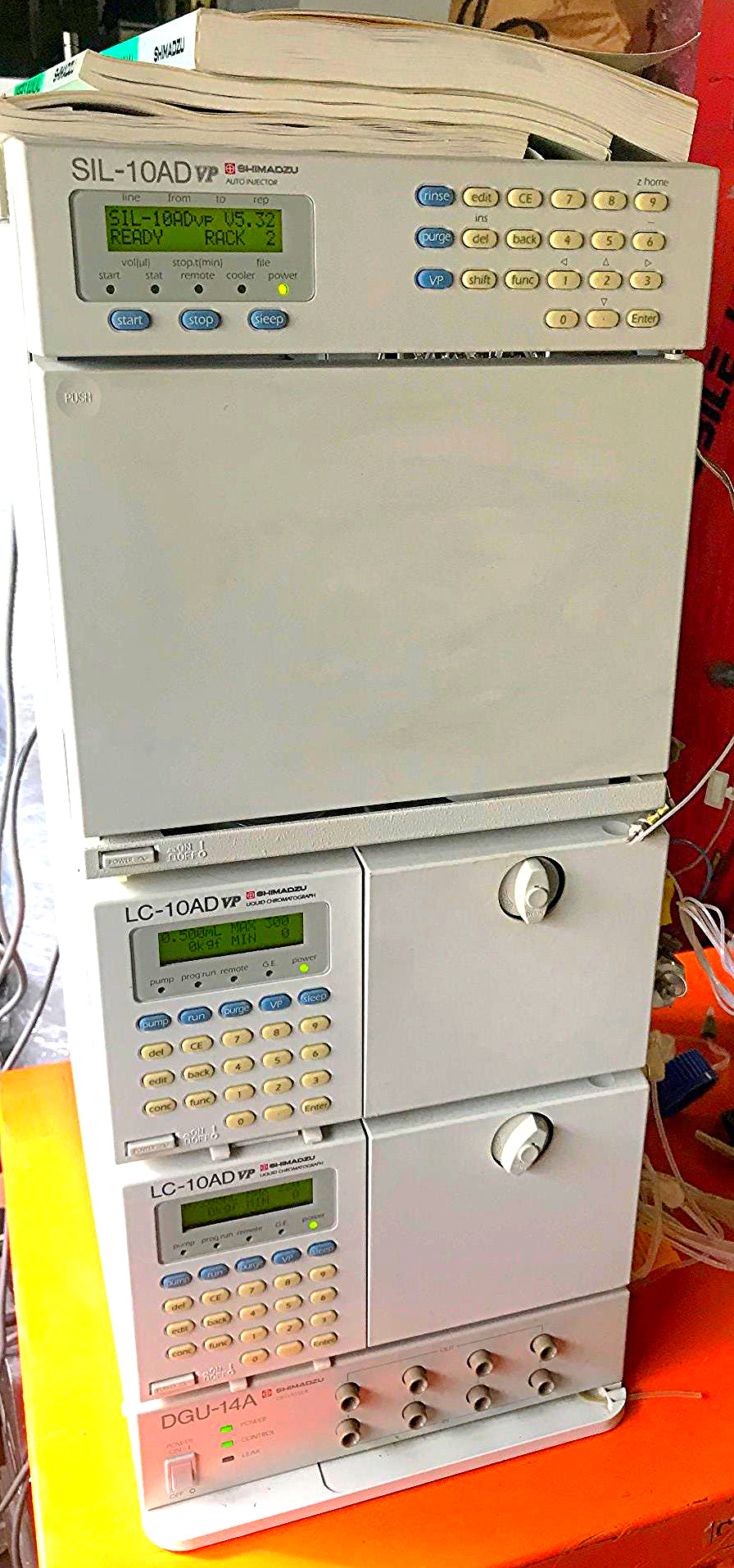 SHIMATZU DGU-14A SIL-10AD vp LC-10AD VP  LAB HPLC GAS CHROMATOGRAPH WATCH VIDEO