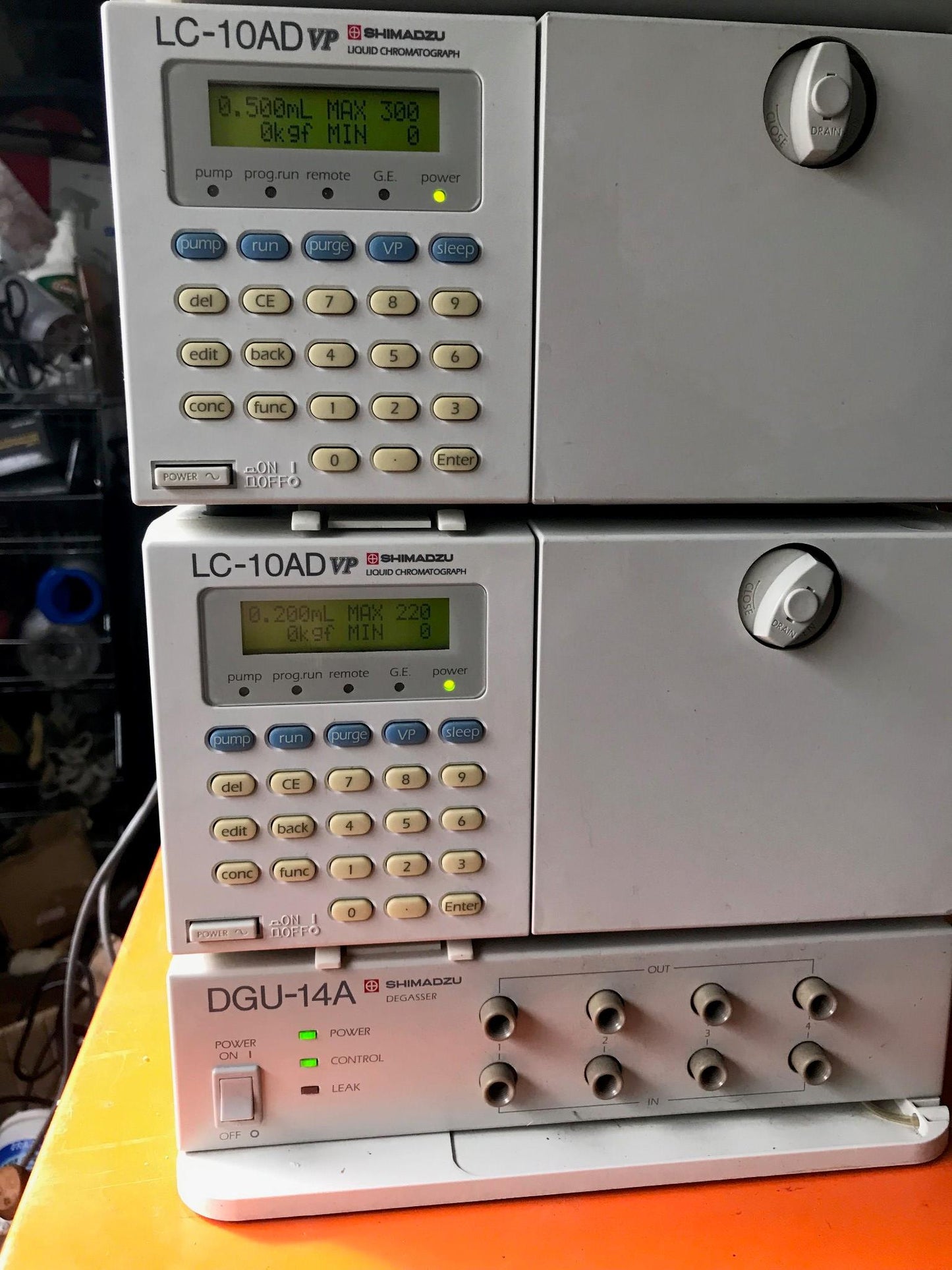 SHIMATZU DGU-14A SIL-10AD vp LC-10AD VP  LAB HPLC GAS CHROMATOGRAPH WATCH VIDEO
